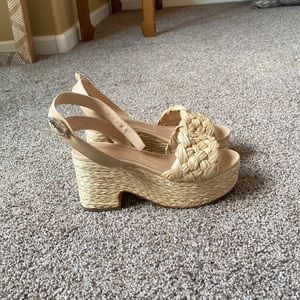 Chunky Marc Fisher woven platform sandals size 6.5.